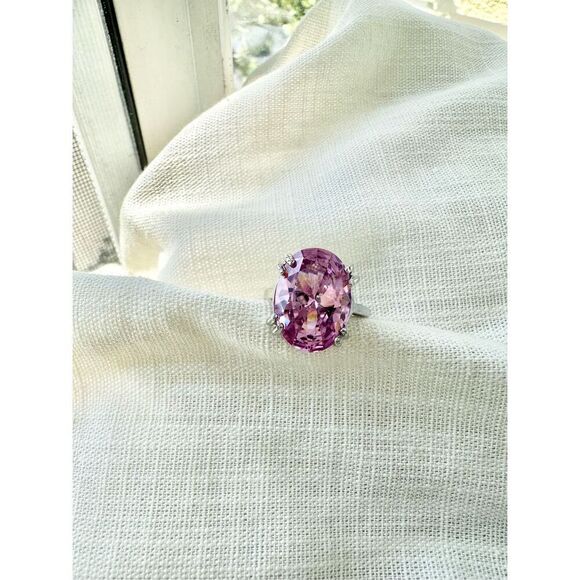 Super sparkly light pink oval cut ring size 8￼ - Picture 5 of 5